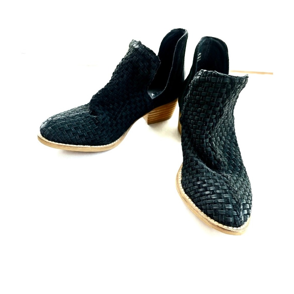Very Volatile Black Woven Leather Cutout Ankle Boots Pointed Toe Block Heel Sz 6